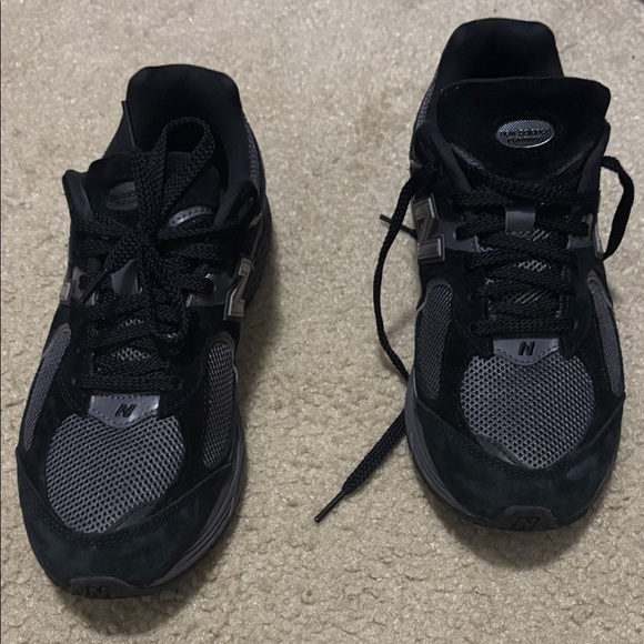New Balance Men's Black and Gray Sneakers - Picture 1 of 5